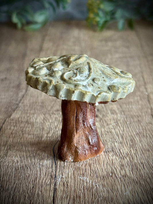 Woodland Mini – Textured Ceramic Mushroom
